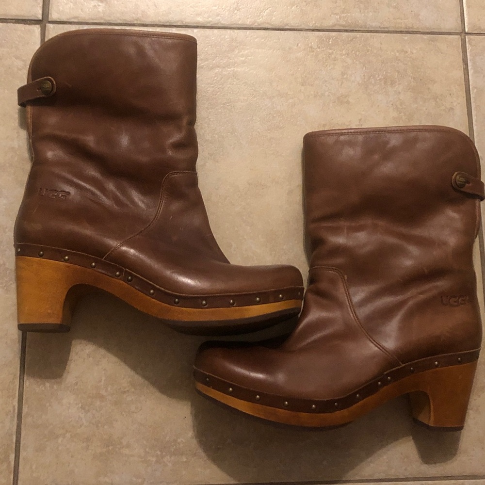 Genuine Leather Ugg Boots Brown. Inside is sheep fur.